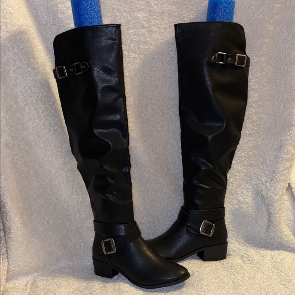 KNEE HIGH BLACK BOOTS!!